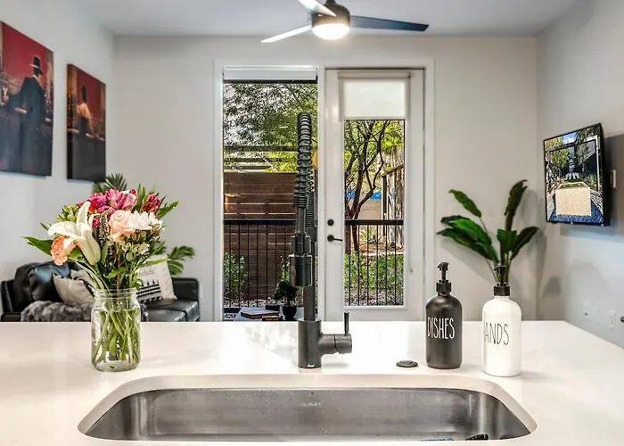 Escape To Luxurious & Modern 1 Bedroom Town Tempe