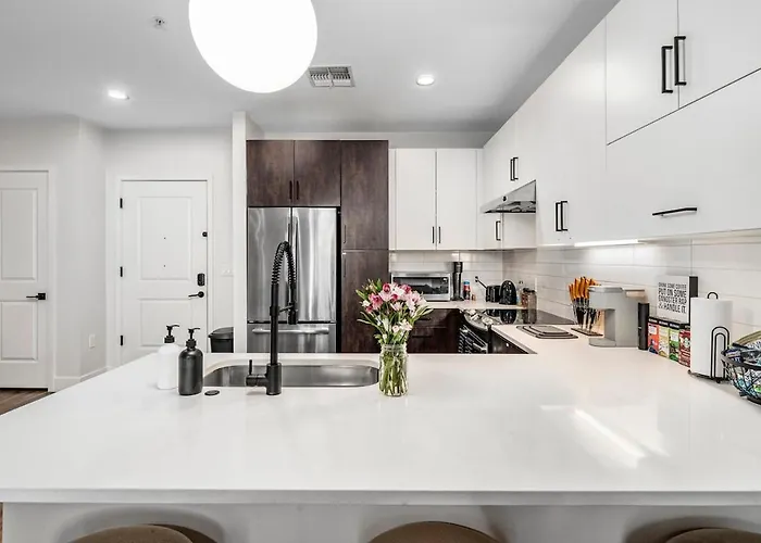 Escape To Luxurious & Modern 1 Bedroom Town Tempe