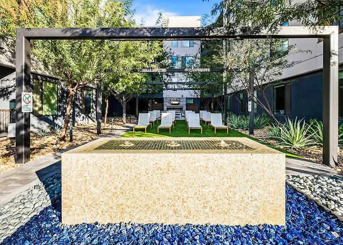 Escape To Luxurious & Modern 1 Bedroom Town *