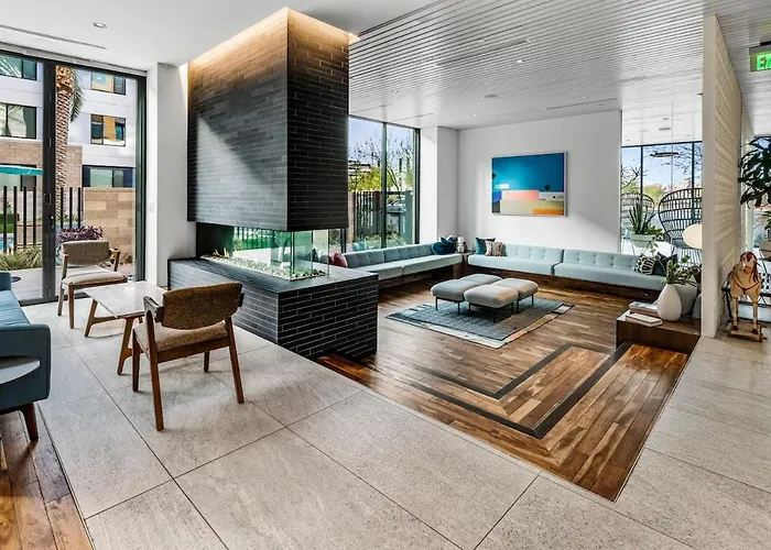 Escape To Luxurious & Modern 1 Bedroom Town Apartment *