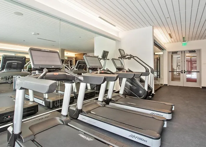 Escape To Luxurious & Modern 1 Bedroom Town